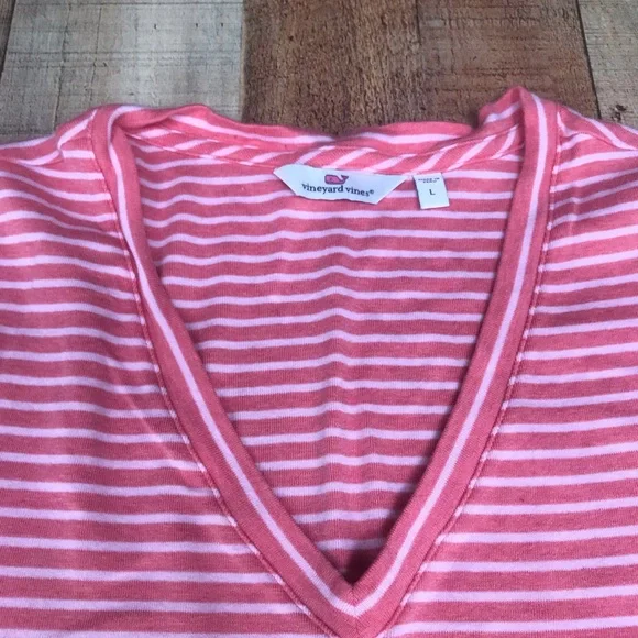Woman’s Vineyard vines VNeck Striped TSHIRT - Picture 6 of 7